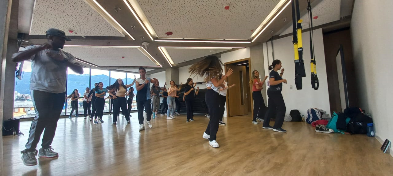 dmu deportes clases-grupales.jpg