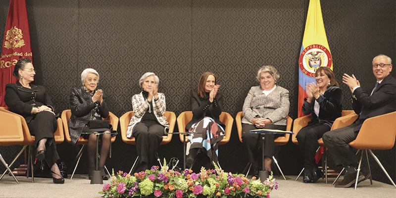 Homenaje egresadas área del derecho Administrativo