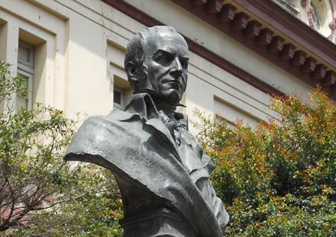 homenaje-en-bronce-a-camilo-torres-tenorio.JPG