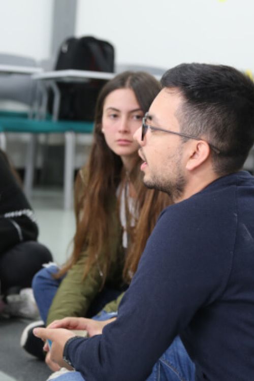 Monitores académicos o tutores pares en asignaturas