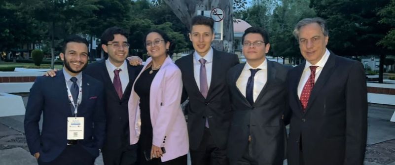 ¡Nuestro equipo de la Facultad de Jurisprudencia llegó a las semifinales en la XV Competencia Internacional de Arbitraje!